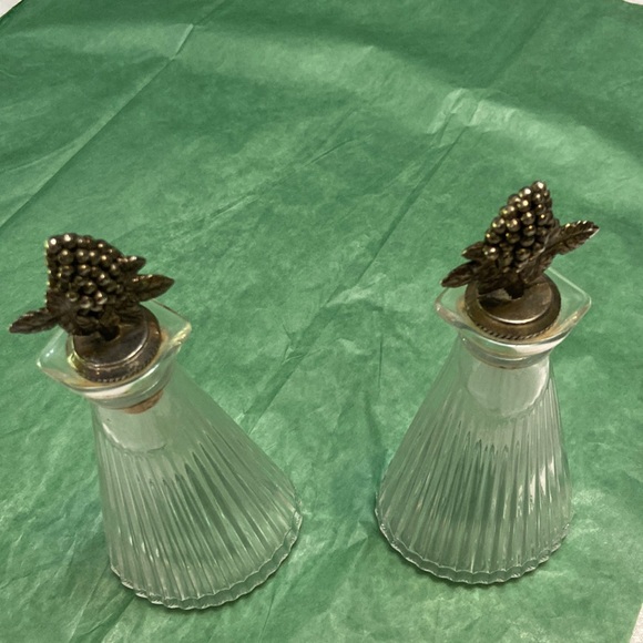 Vintage Oil & Vinegar Glass Condiment Decanter Set With Silver Corked Tops - EUC - Picture 2 of 5